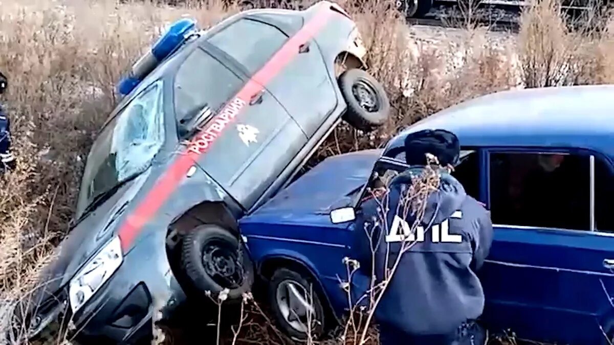 Погоня дпс за китайским. Неудачные погони ДПС за нарушителями. Погоня полиции за стритрейсерами. Погони ДПС 2021 подборка. ДПС гонится за машиной.