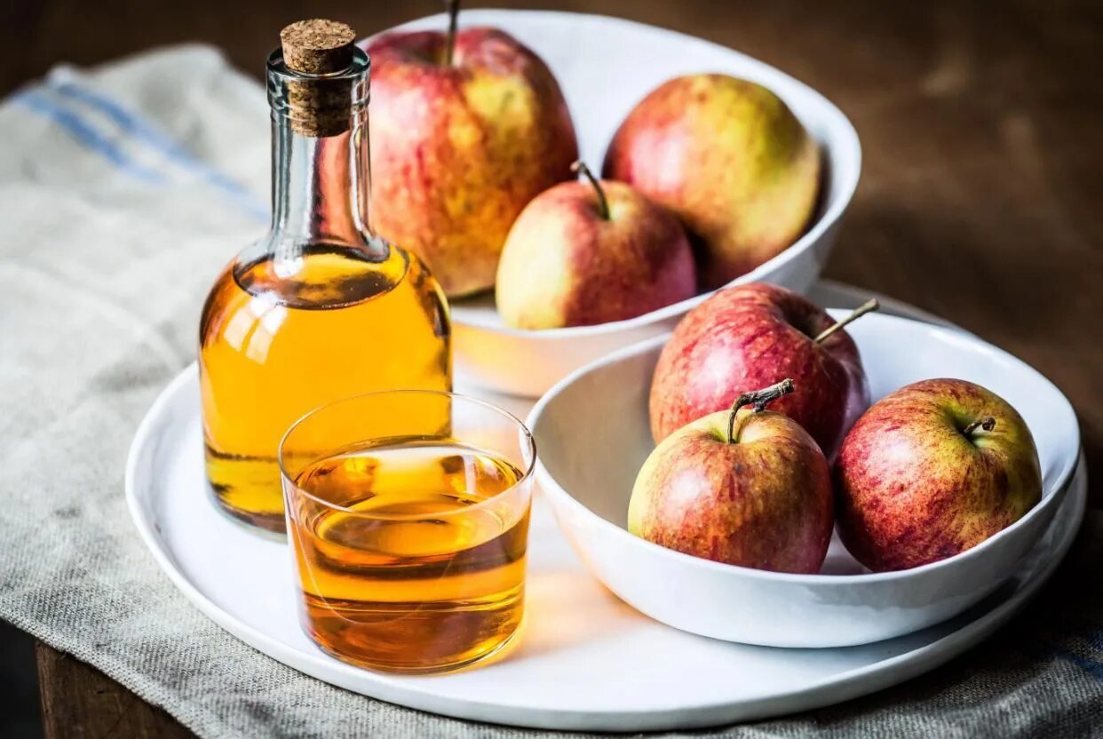 Как принимать яблочный уксус в лечебных целях. Уксус из яблок. Как принимать яблочный уксус в лечебных целях. Турецкий яблочный уксус. Чем полезен яблочный уксус.