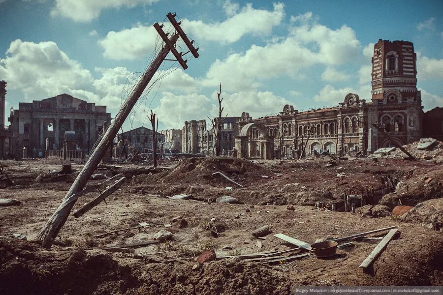 Сталинградская битва руины города. Разрушенный Сталинград второй мировой войны. Разрушенный город после войны Волгоград. Разрушенный Волгоград второй мировой. Разрушенный волгоград