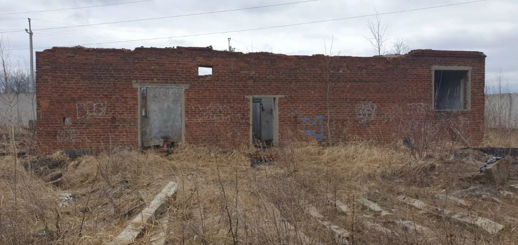 Санкт-петербург, наб. Bankrot lot. Bankrot lot. Дом по набережной грибоедова номер 105. Ул пионерстроя 18.
