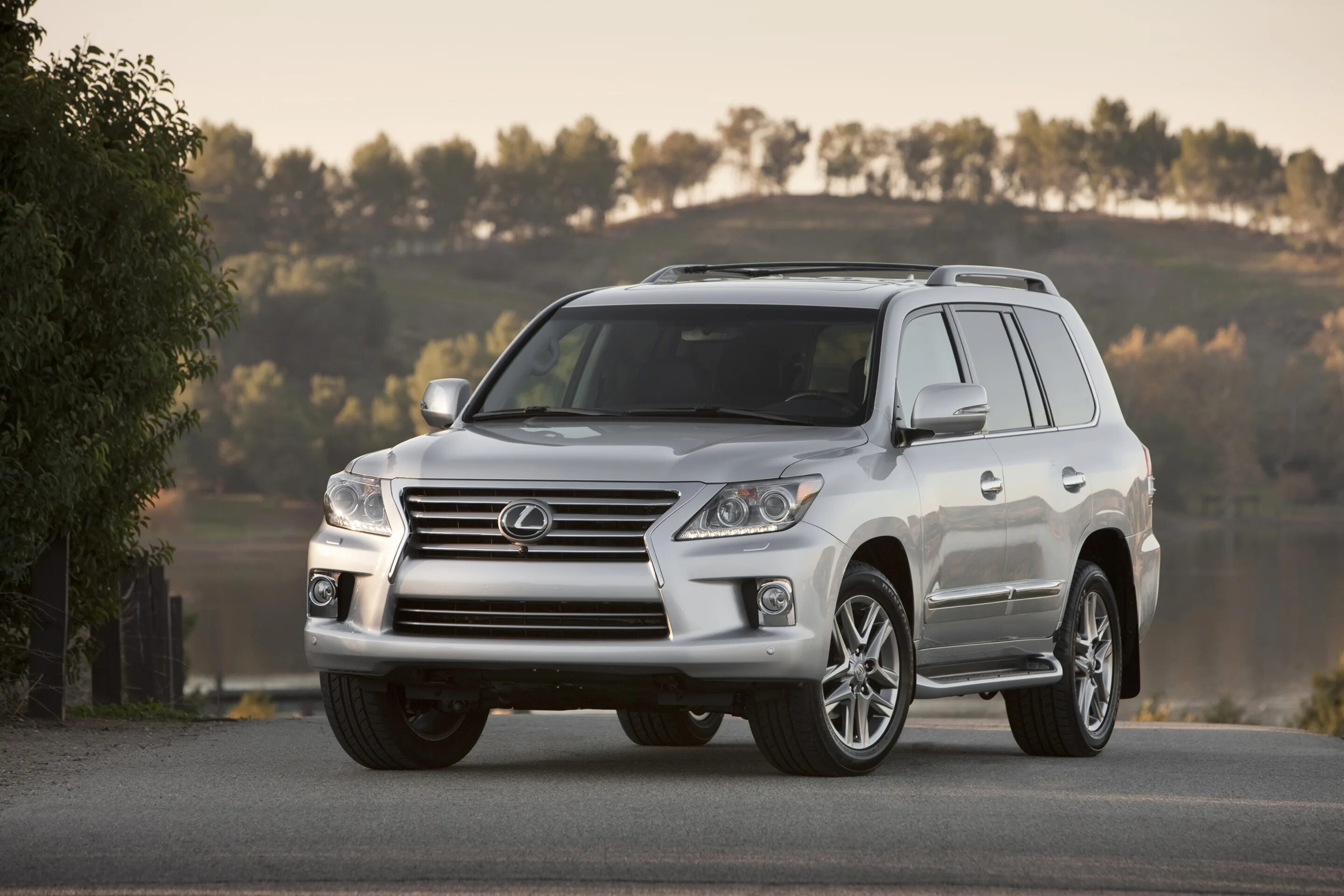 Lexus lx шины. Lexus LX 2015. Lexus LX 570 2015. Лексус GX 570. Lexus GX 570.