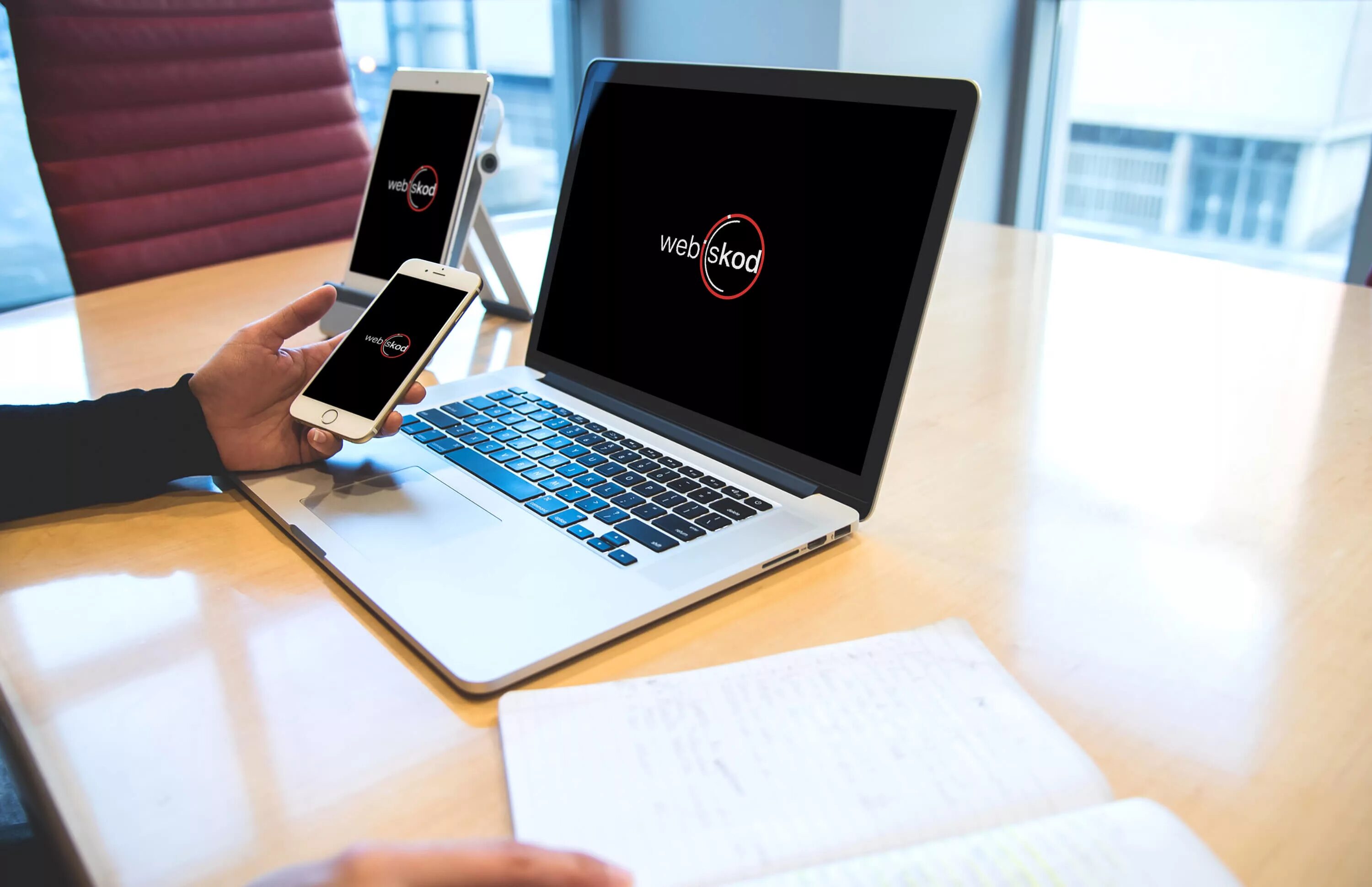 Как сделать смартфон компьютером. Мокап macbook и iphone. ноутбук и телефон. ноутбук и смартфон. телефон планшет ноутбук.
