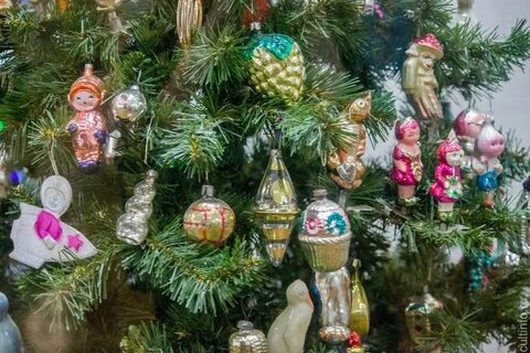 Старые игрушки просто раритет облупились где то