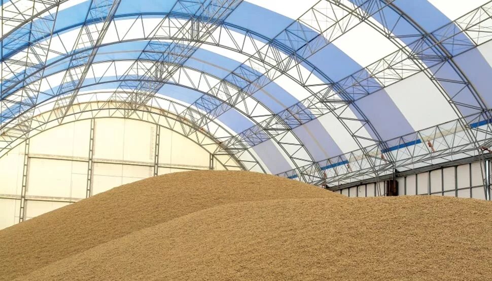 Элеватор зерновой и зернохранилище. Напольные зернохранилища. Под зерно. Склад зернохранилище. Силоса westeel.