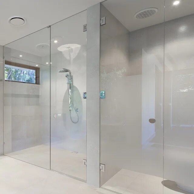 Шовер Гласс душевые кабины. Душевая кабина Shower Glass. Стеклянная душевая перегородка. Стеклянная перегородка для душевой.