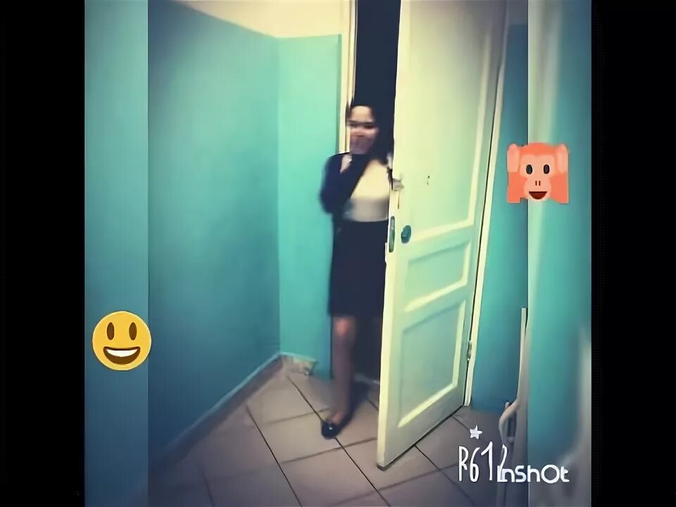 Зашла в раздевалку а там. Зашла в раздевалку а там