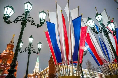 Флаг украсили