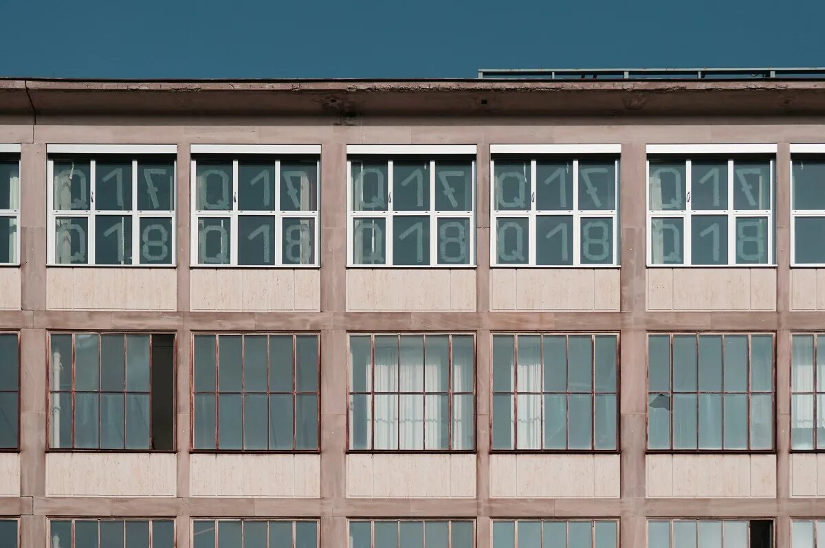 Текстура здания с окнами. Стена здания. Окна building. Фасады многоэтажных зданий. Текстура фасада здания.