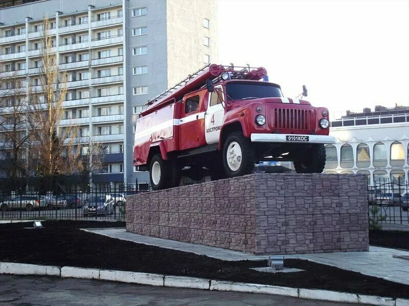 Памятник пожарному автомобилю. АЦ-30. АЦ-30 53. Памятник пожарный автомобиль Кострома. АЦ-30(5312)106г.