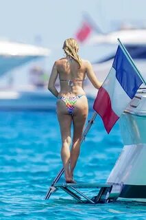 Sienna Miller - Seen in her hot bikini on vacation in St Tropez. 