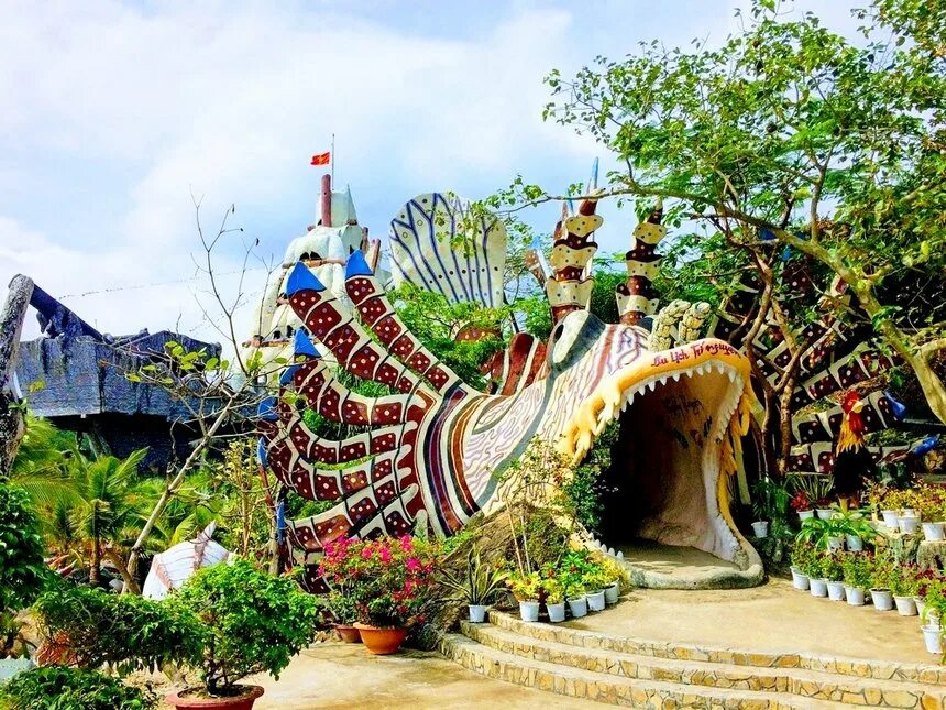 Нячанг прибрежная зона. Нячанг 2022. Башня лотос нячанг. Куда сходить в нячанге. Куда сходить в нячанге.