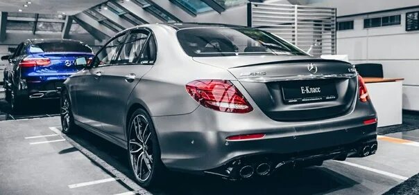 Амг бензин. Мерседес бенц амг гт. С 63 амг 2014. Мерсодес матвый све. Mercedes c63 amg.