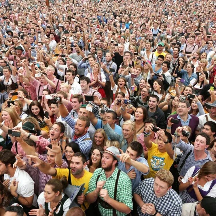 Нашей жизни есть много людей. Много людей. Множество людей. Человек толпы. Толпа народа.