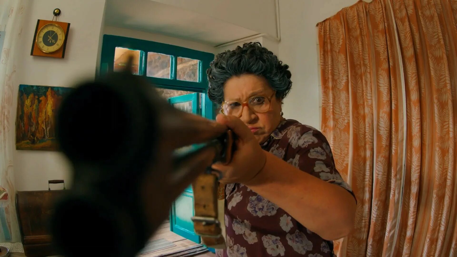 Манюня сериал 2021. Манюня наринэ абгарян сериал. Кто озвучивает манюню за кадром. Кто озвучивает манюню за кадром. Девушка озвучивает.