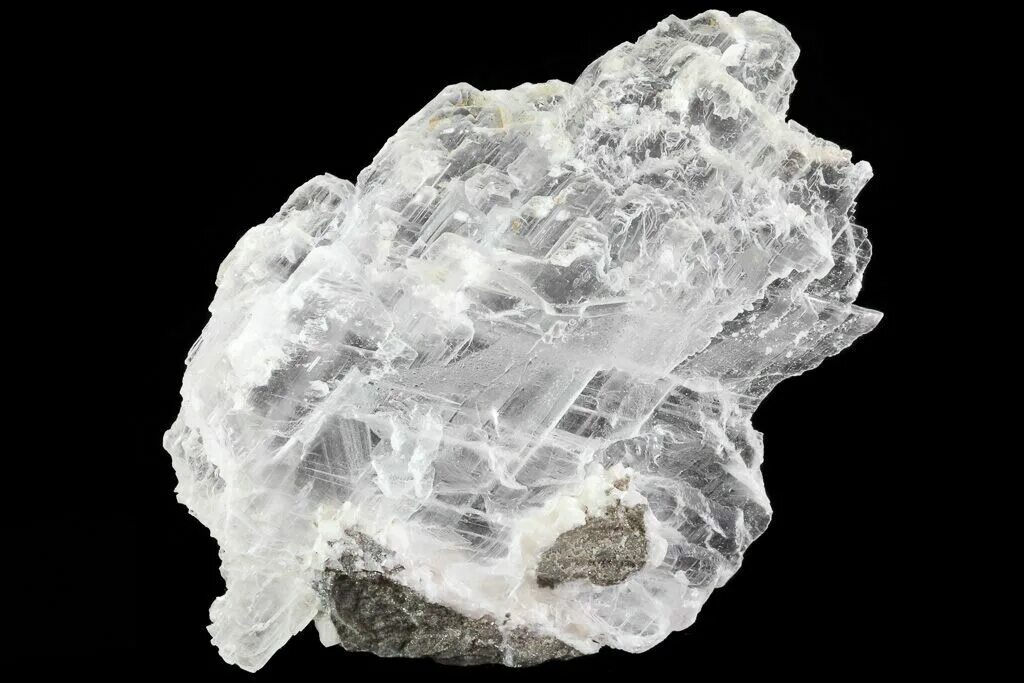 Crystal перевод на русский. Селенит минерал. Селенит Кристалл. Gypsum Crystal. Селенит в природе.