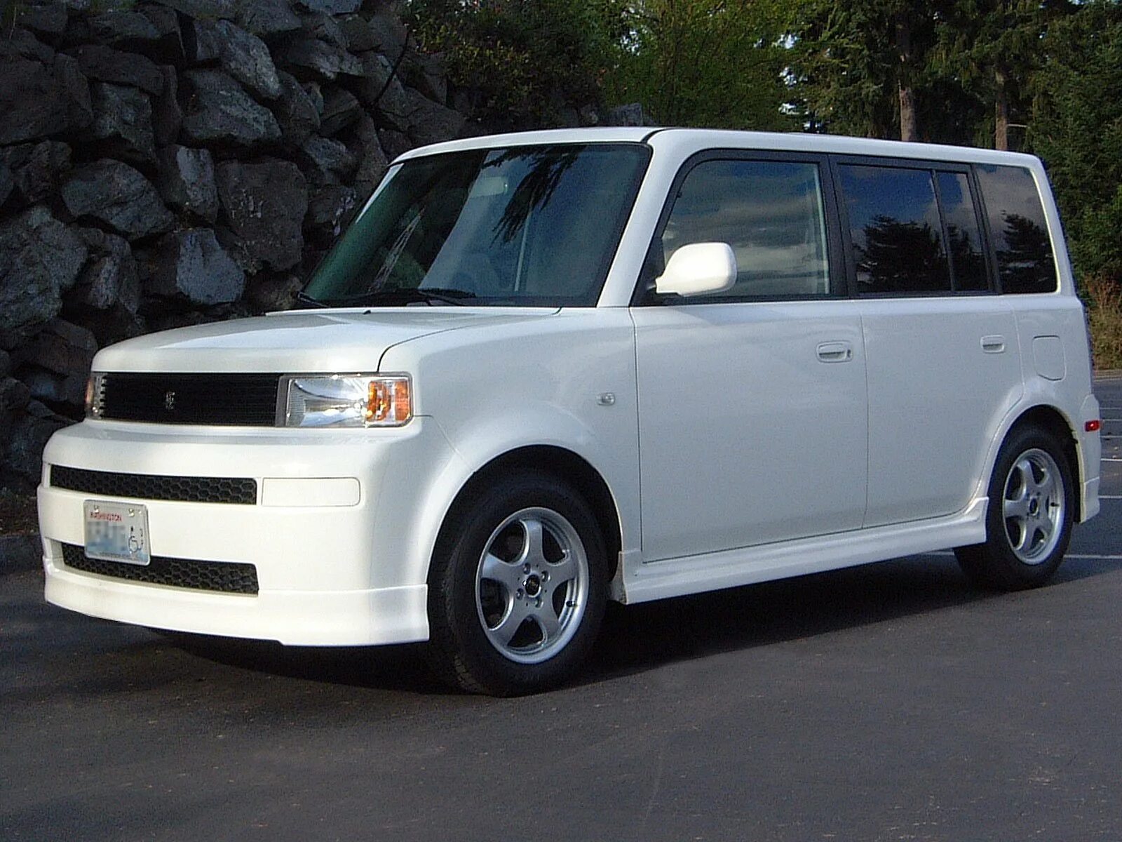 Дайхатсу машина квадратная. Тойота квадратная маленькая. Scion xb 2008. Тойота квадратная маленькая. Тойота скион хб.