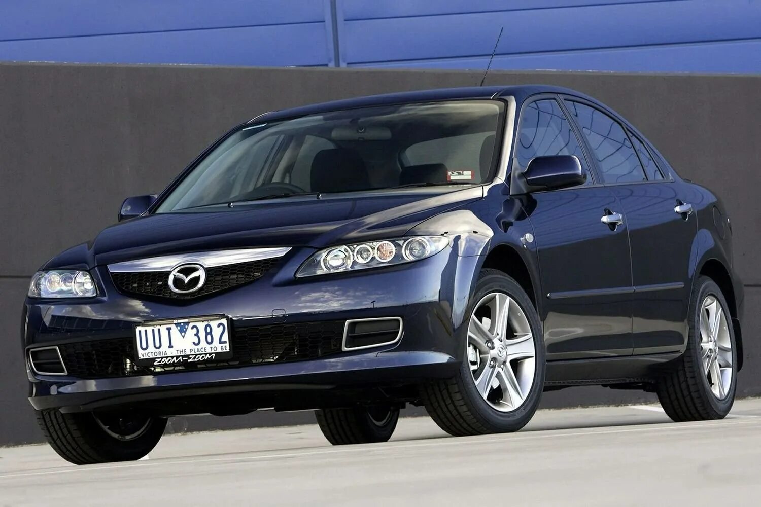 Сколько литров мазда 6. Mazda Mazda 6 2005. Mazda 6 2002. Mazda 6 Hatchback. Мазда 6 хэтчбек 2005.