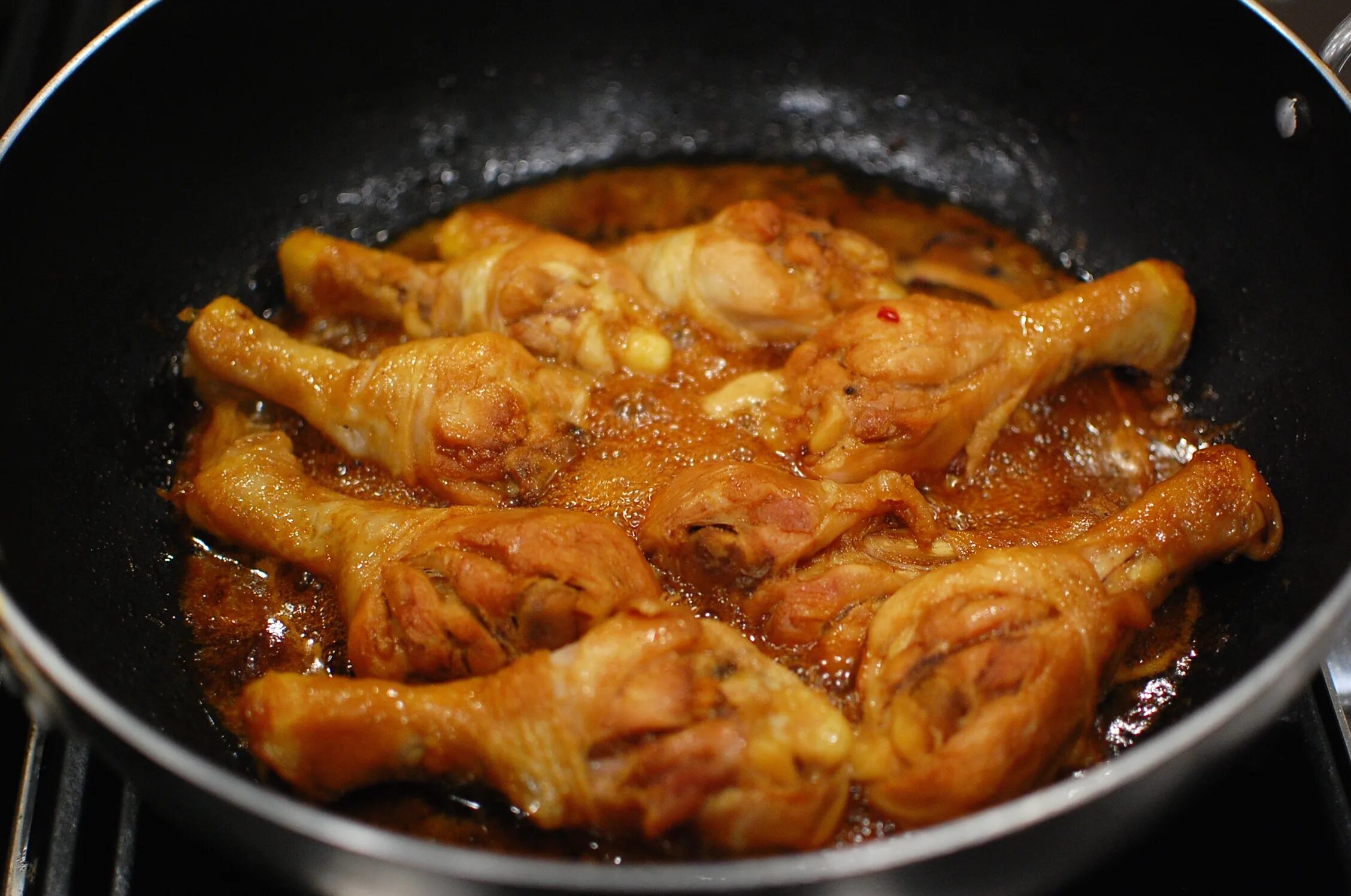 Голени в медово горчичном соусе в духовке. Куриные ножки в глазури. Голень в соусе терияки. Куриные ножки в соусе терияки в духовке. Голень куриная.