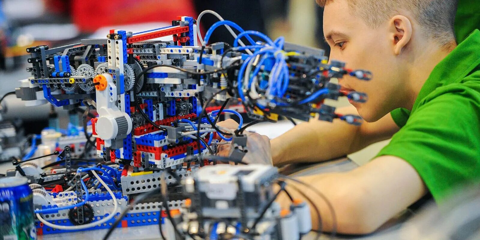 Профессии в области робототехники технология 9 класс. First Robotics Championship Москва 3.0. Робототехника для детей. Сборка робота. Соревнования по робототехнике.