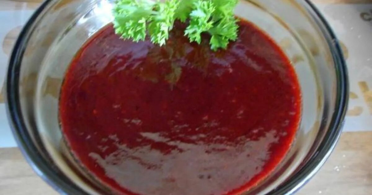 Соус из терна к мясу. Малиновый соус к мясу. малиновый соус к десерту. соус из малины к мясу. малиновый соус к птице.