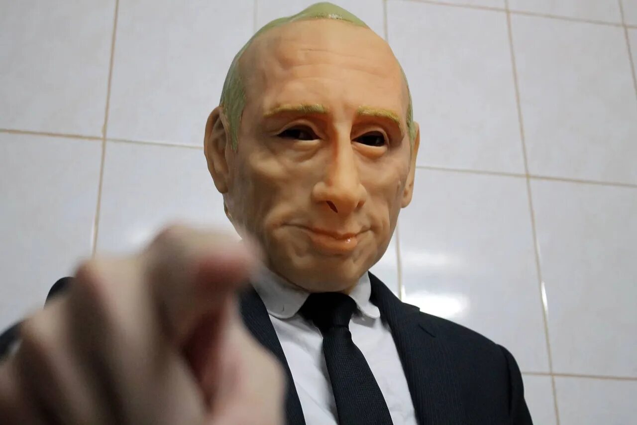 Лица президента. Маска Путина Фейгас. Маска Путина гиперреалистичные. Резиновая маска Путина.