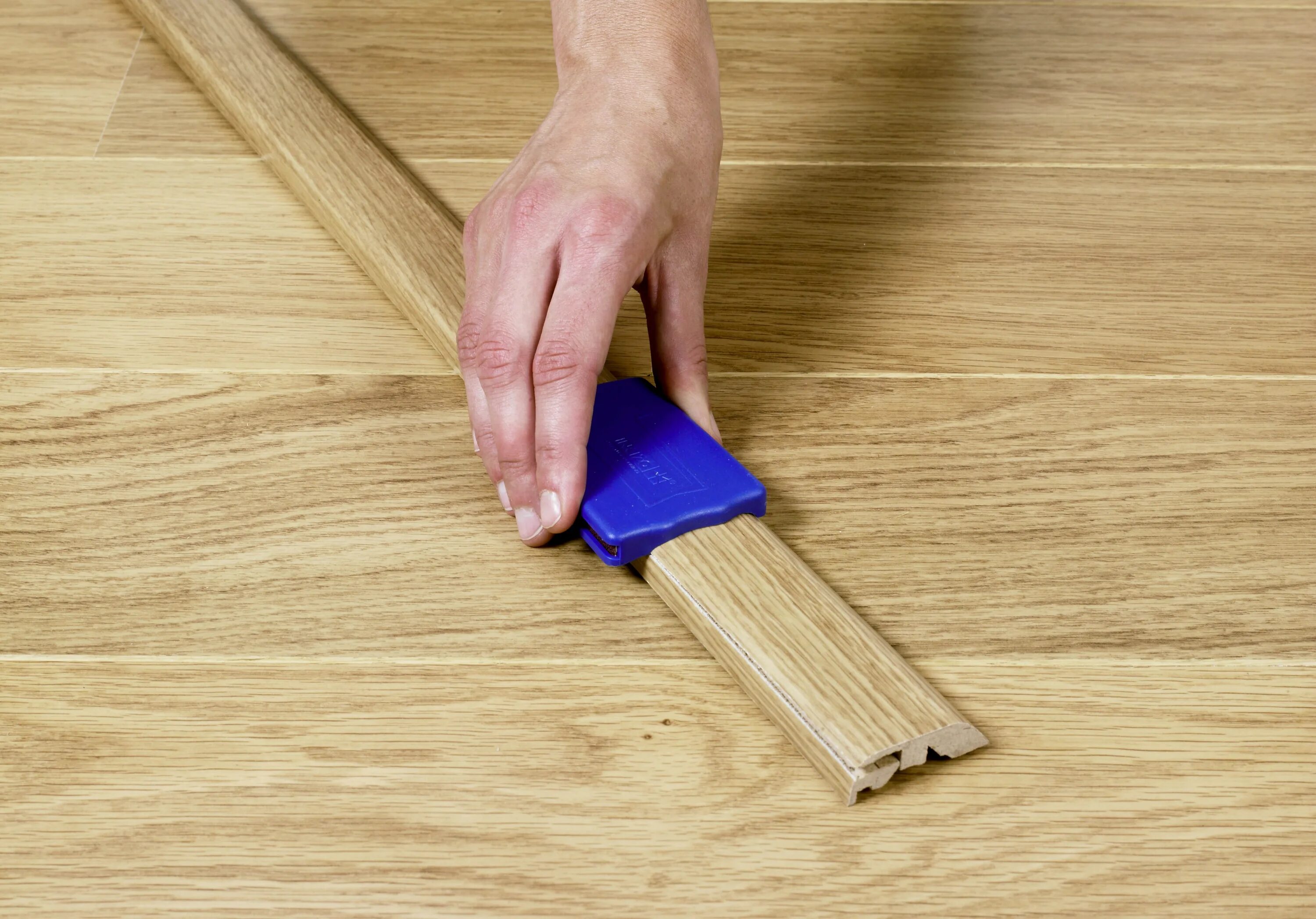 Quick step 1. Порог quick step incizo. квик степ пороги для ламината. порожек для ламината квик степ. порожек quick step incizo.