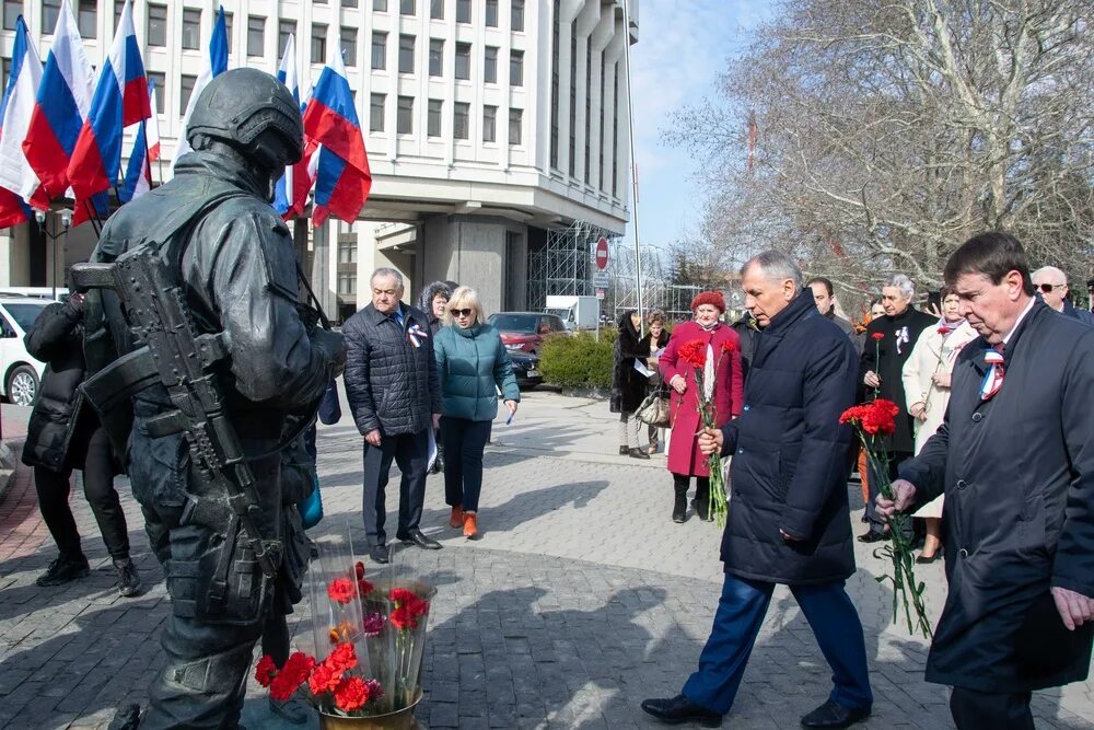 митинг-концерт крымская весна. с праздником крымчане. день воссоединения крыма с россией. день празднования крыма. крымское весна дом правительства 2014 года.
