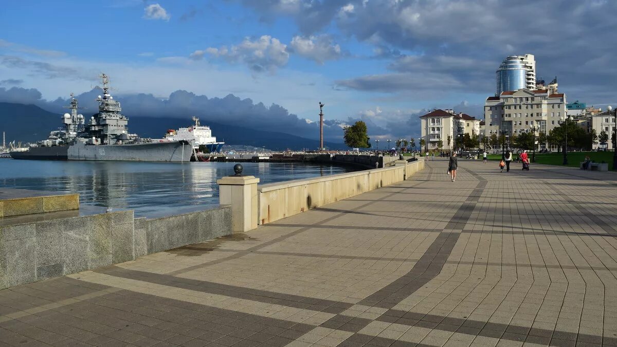 Новороссийск набережная Адмирала Серебрякова. Новороссийск набережная. Центральная набережная Новороссийска. Новороссийск центр набережная. Сайт объявлений новороссийск