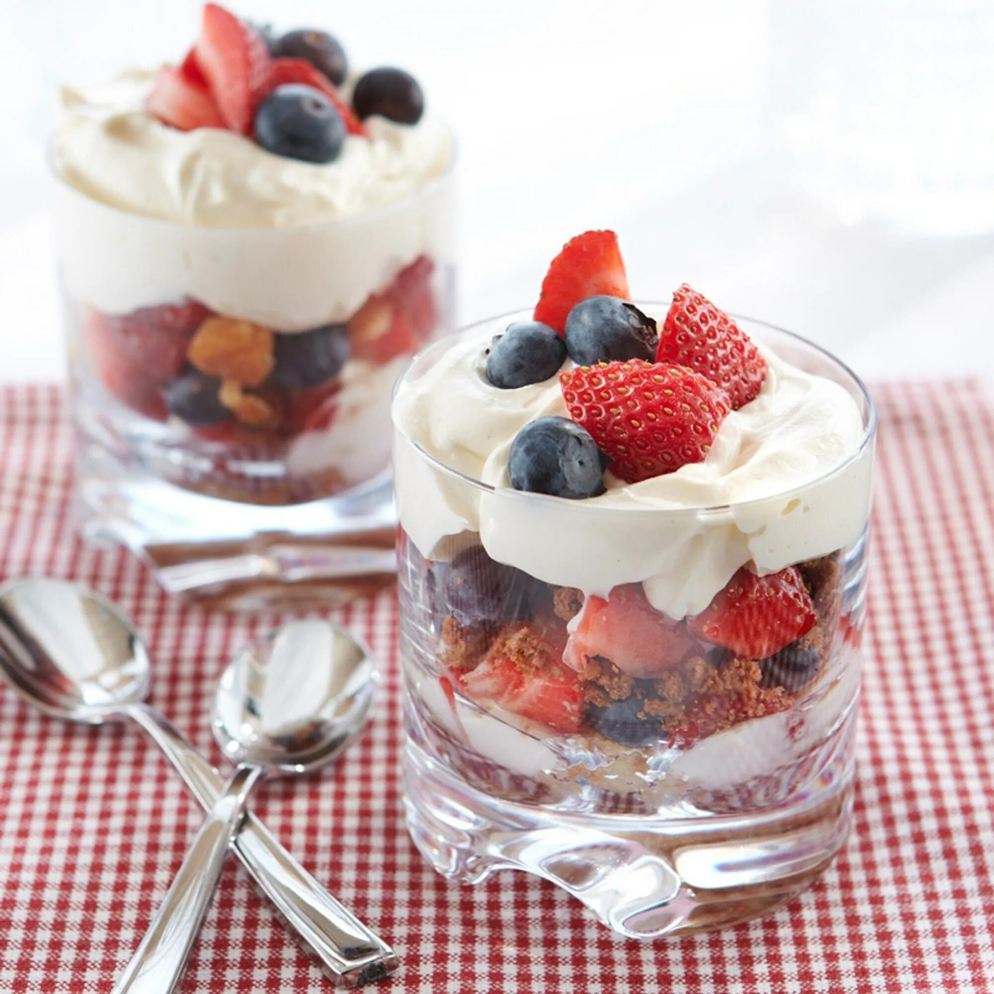 Торт красный бархат трайфлы. Трайфл наполеон. Красивые трайфлы. Трайфл тирамису. Трайфл сникерс.