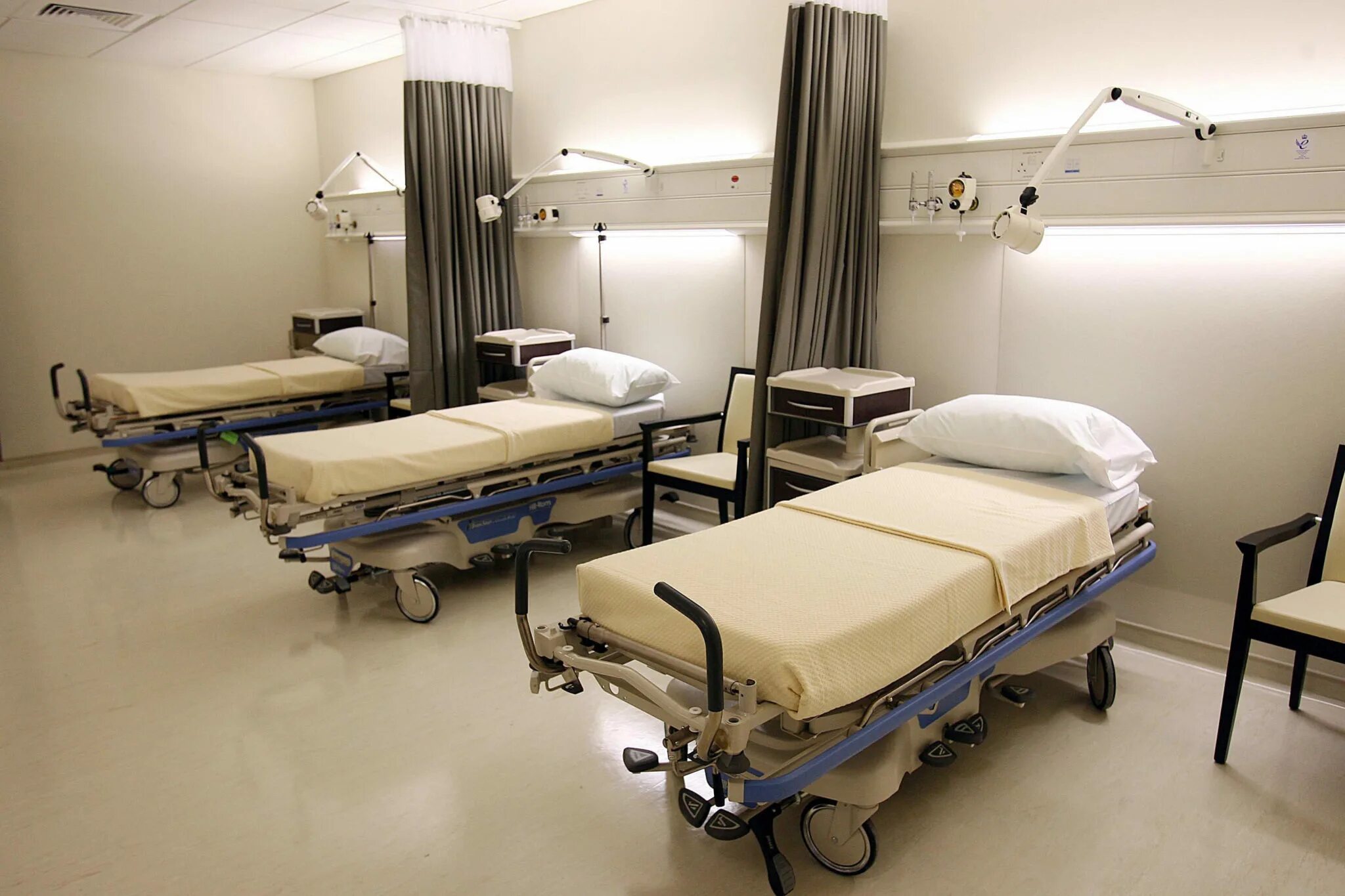 Изолировать пациента. Комната для изоляции больных. Комната в дневном стационаре. Дневной стационар. Боксы для онкобольных.