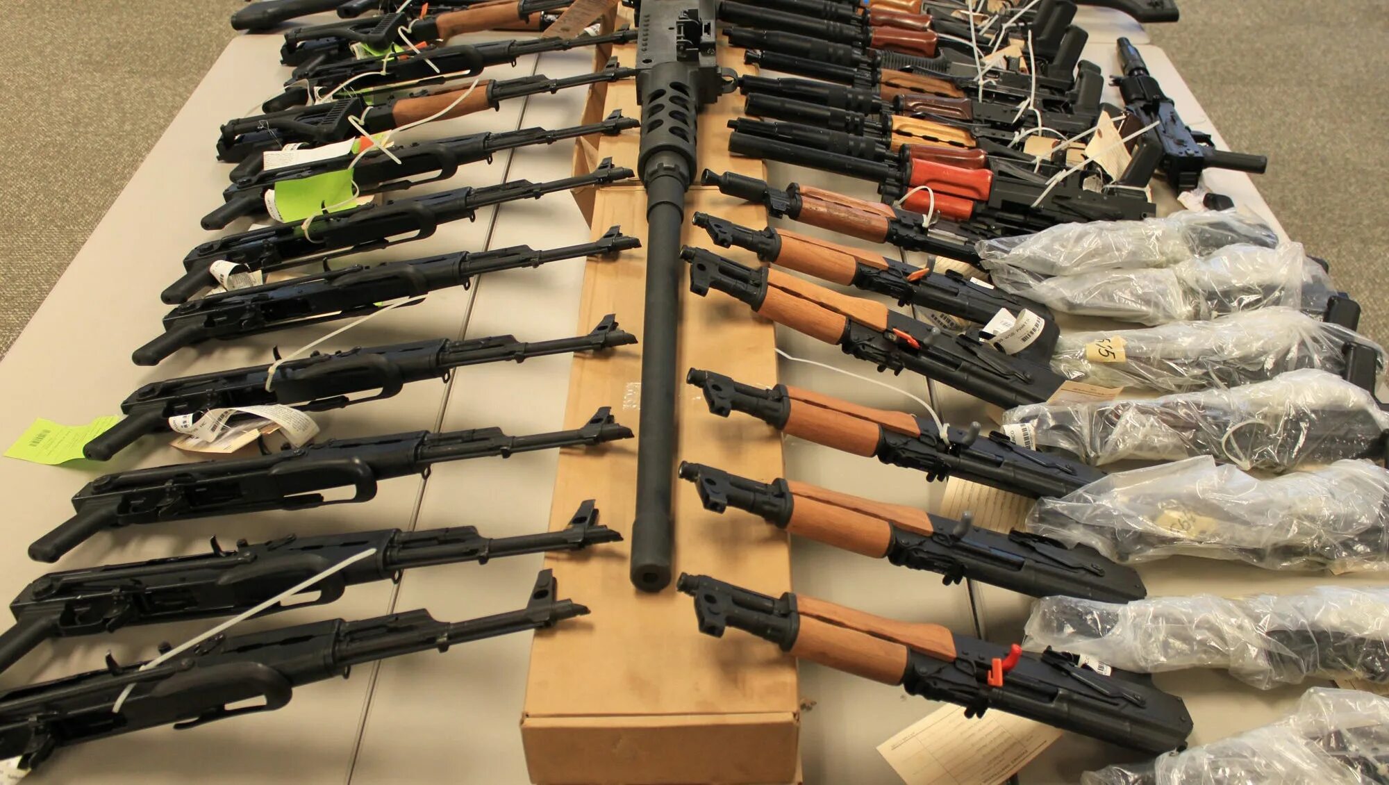 Оружейная деятельность. Оружие фсб 2020. Фсб оружейники. Подпольные оружейные мастерские фсб. Оружейная фсб.