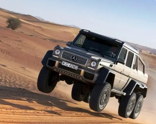 Гелик тесты. Mercedes g63 AMG 6x6. Мерседес-Бенц Гелендваген 6 колесный. 6 Колесный Гелендваген 63. Мерседес Гелик 6 колес.