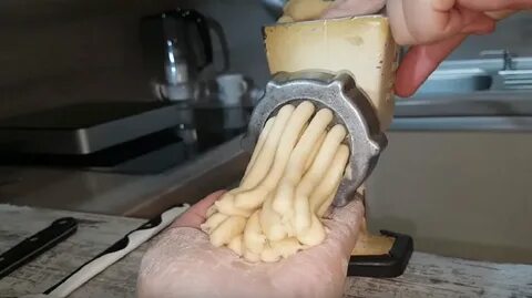 Тесто через мясорубку
