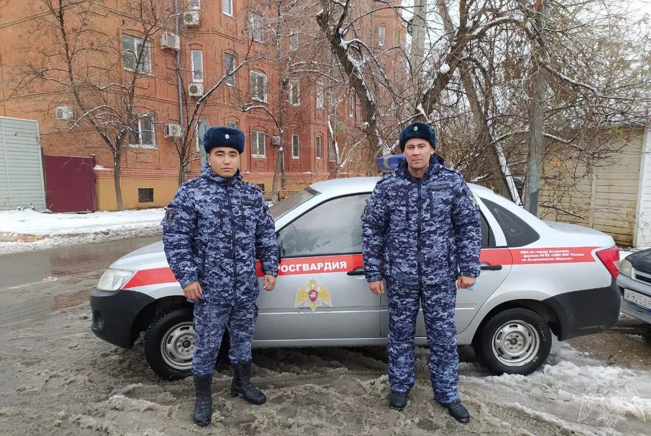 Вакансия астрахани охраны. Вневедомственная охрана росгвардии астрахань. форма вневедомственной охраны. машины вневедомственной охраны росгвардии. росгвардия вневедомственная охрана.