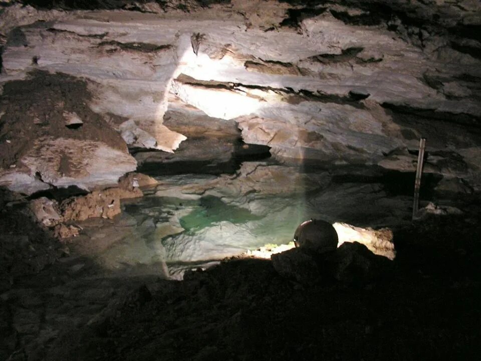 Пещера в пятницу. Пещера в пятницу. Горнозаводск пашийская пещера. Калифорнийские пещеры. Кизеловская виашерская пещера.