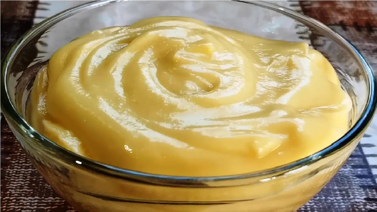 Торт наполеон с заварным кремом. Заварной крем классический для торта рецепт. Крем патисьер классический. Заварной крем для наполеона на молоке с яйцами с маслом. Крем для наполеона заварной на молоке классический.