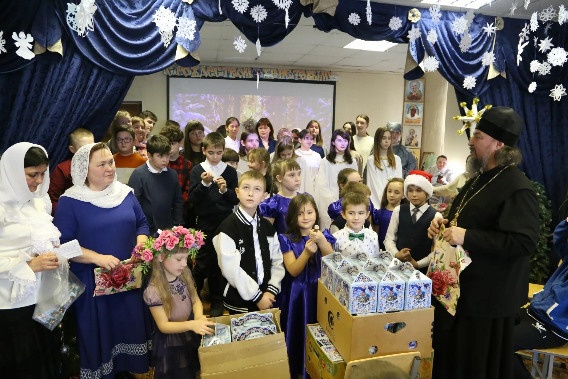 Воскресная школа. Рождество в храме. Егорьевск реставрация храма троицкого монастыря. Празднование пасхи. Платья для девушек воскресной школы.