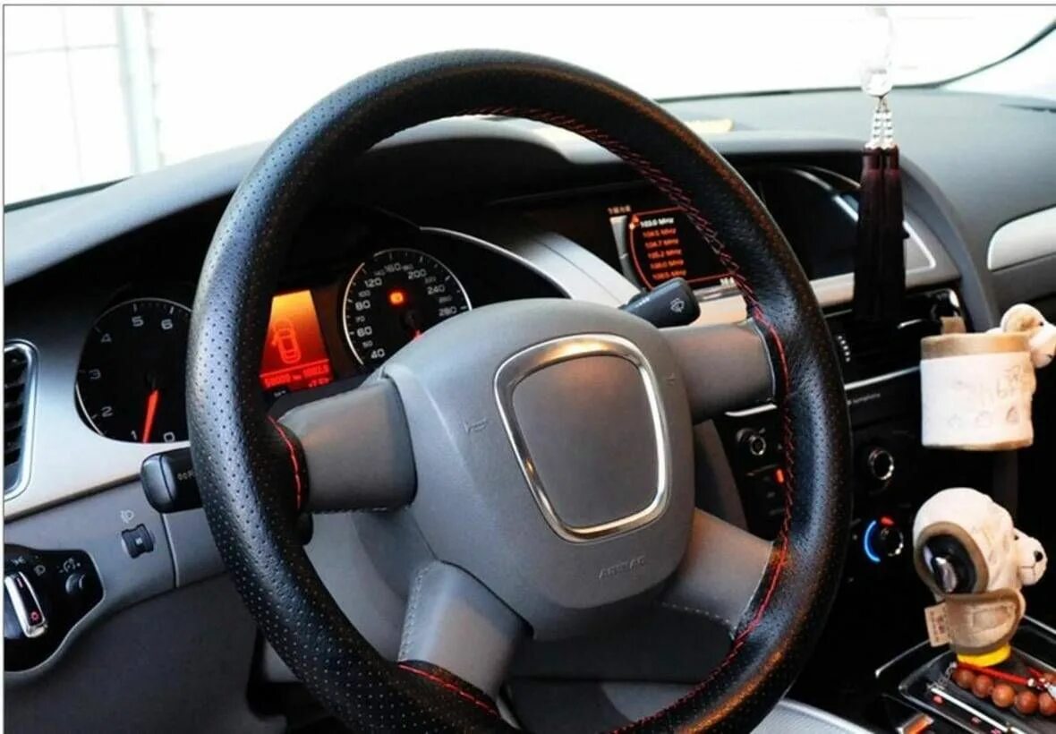 Оплетка на руль со. Чехол на руль автомобиля со стразами. W211 чехол на руль черный алькантара. Оплетка на руль со. Оплетка на руль a07517s.