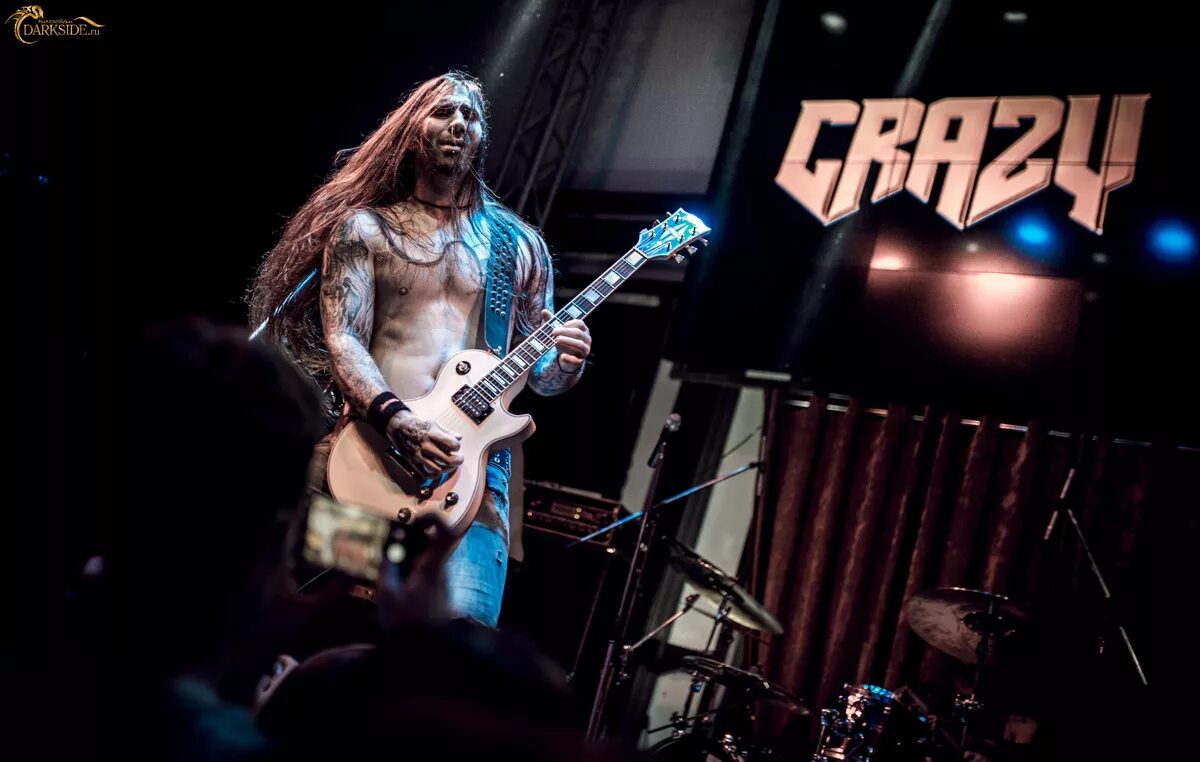 Leiora lixx. Crazy lixx forever wild 2019. Toni lixx. Люк ривано гитарист crazy lixx. Crazy lixx crazy lixx.