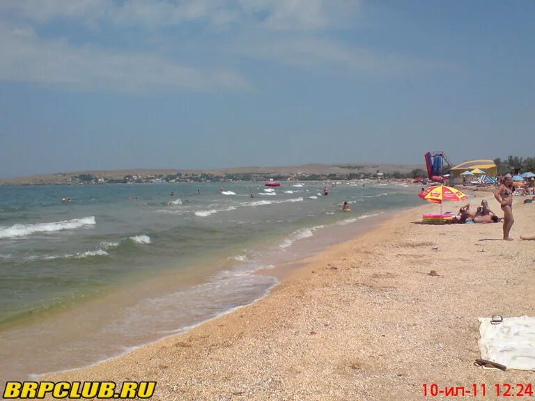 Отель белая волна щелкино. Набережная д. Крым щелкино база отдыха волна. Посёлок щёлкино крым. Крым щелкино база отдыха волна.