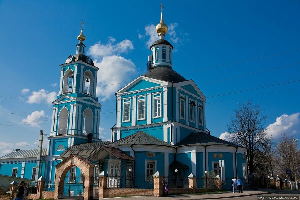 Церковь в посаде. Петропавловская церковь сергиев посад. воскресенская церковь сергиев посад. храм воскресения словущего в сергиевом посаде. сергиев посад синяя церковь.