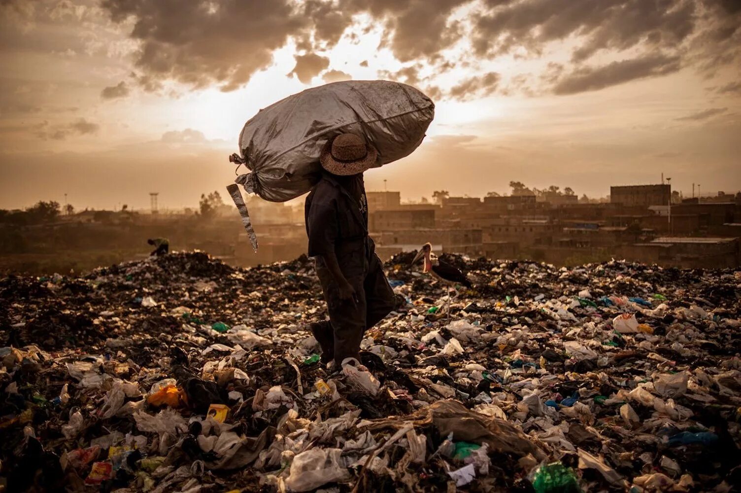 Pollution pictures. Экологические проблемы. Плохая экология. Загрязнение планеты мусором.