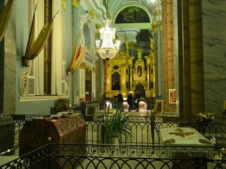 Склеп петропавловского собора. Императорская усыпальница в петропавловском соборе. Императорский склеп в церкви капуцинов. Усыпальница петропавловская крепость внутри. Императорская усыпальница.