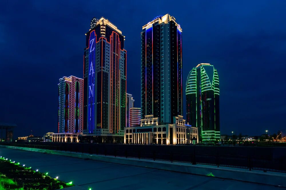 грозный 2. грозный город. грозный сити 2022. столица чечни грозный. грозный достопримечательности.