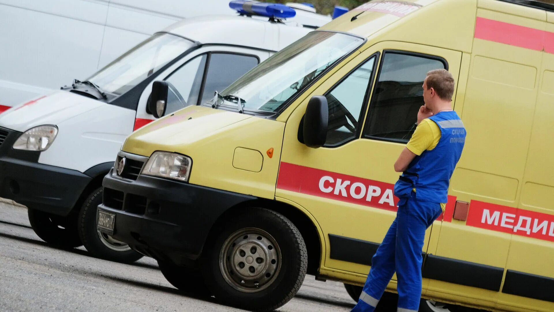 Название скорой. Платная скорая. скорая в пути. скорая наркологическая помощь. машина скорой помощи в пути.