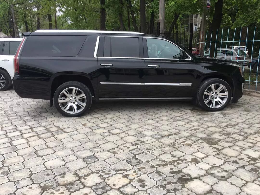Cadillac escalade 2007. Кадиллак эскалейд. Кадиллак эскалейд 2 поколения. Кадиллак 4 поколения. Кадиллак 4 поколения.