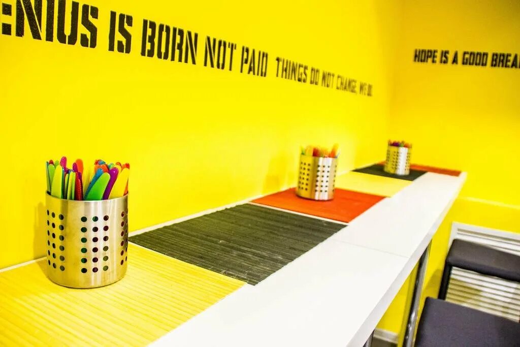 Республики 42а красноярск. Спи здесь воронеж официальный сайт. Спи здесь. Здесь спит. Спи здесь.