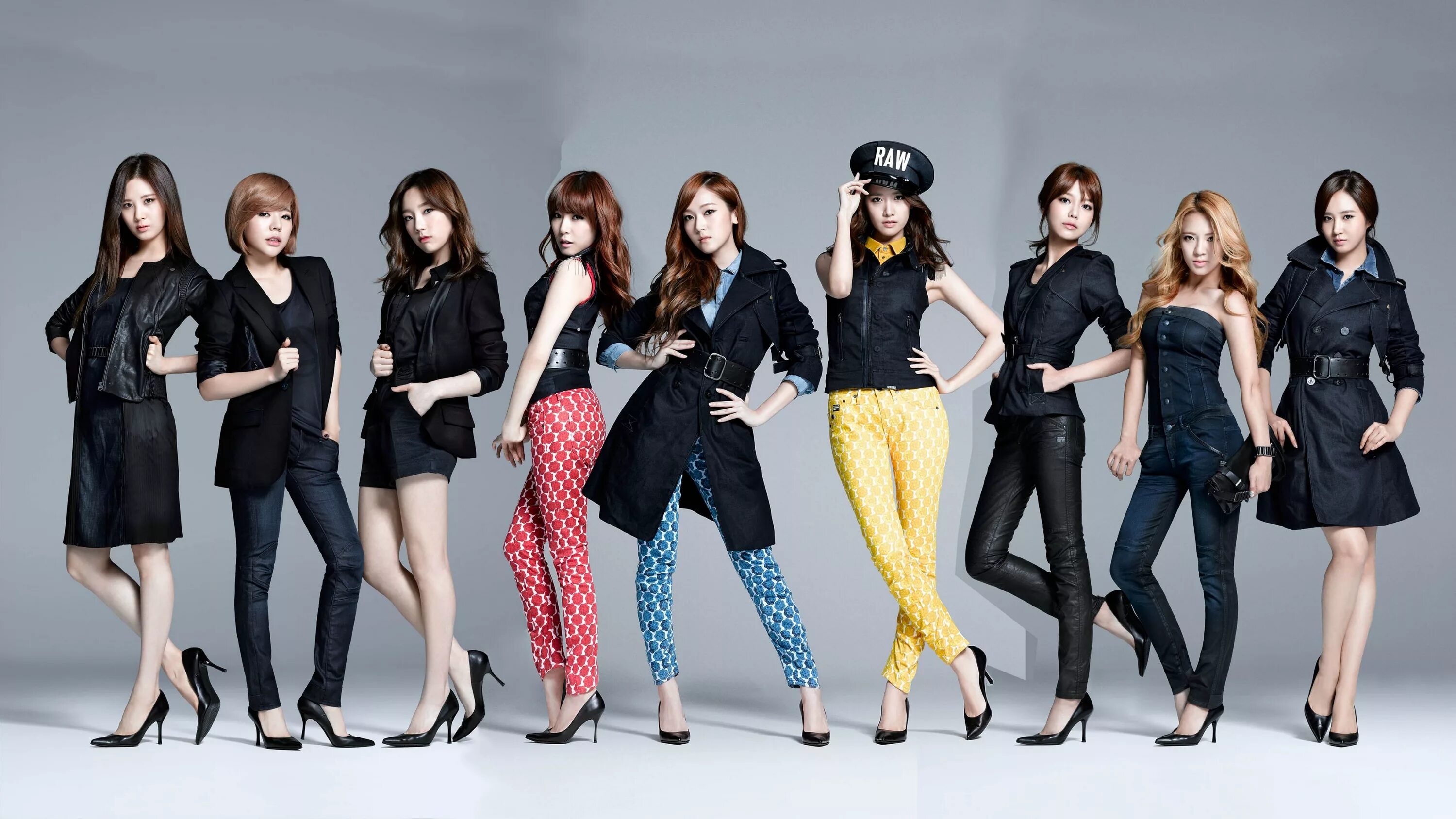 Q женщины. Корейская группа SNSD. Герлз генерейшен. Girls Generation участницы. Girls Generation корейская группа.