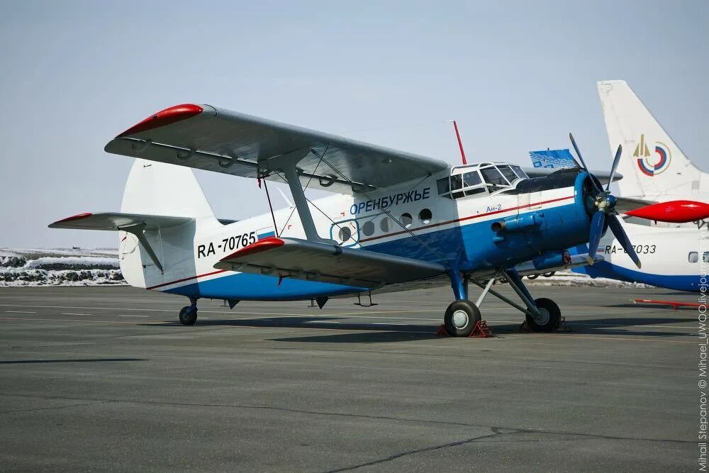 Самолет плюс нижний. Л-410 Оренбуржье. Самолет плюс Оренбург. АК Оренбуржье. L-410 Оренбуржье фото.