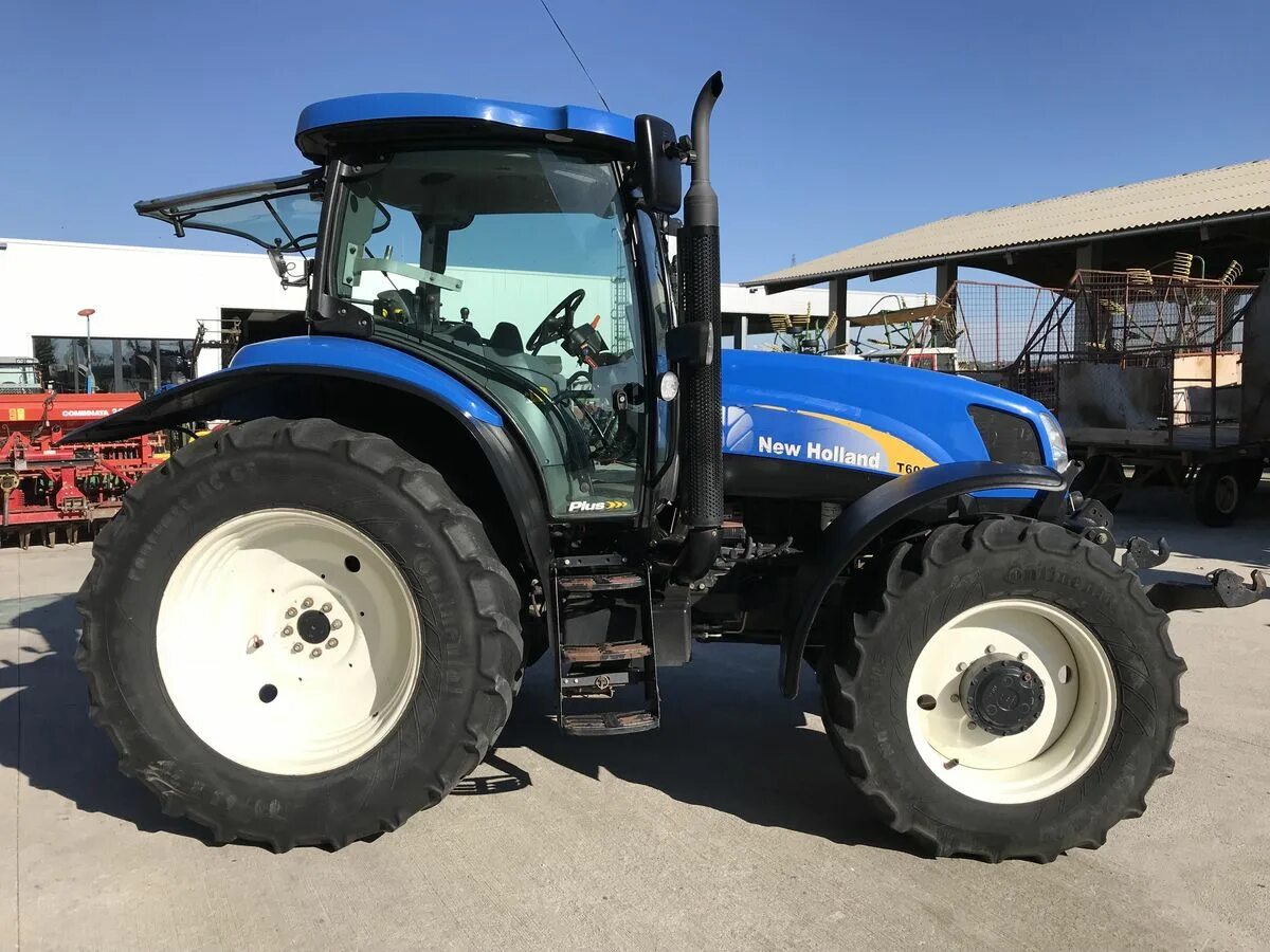 New holland цена. Трактор Нью Холланд т8030. Трактор Нью Холланд т7050. Трактор Ньюхолонд т8040. Т8050 New Holland.